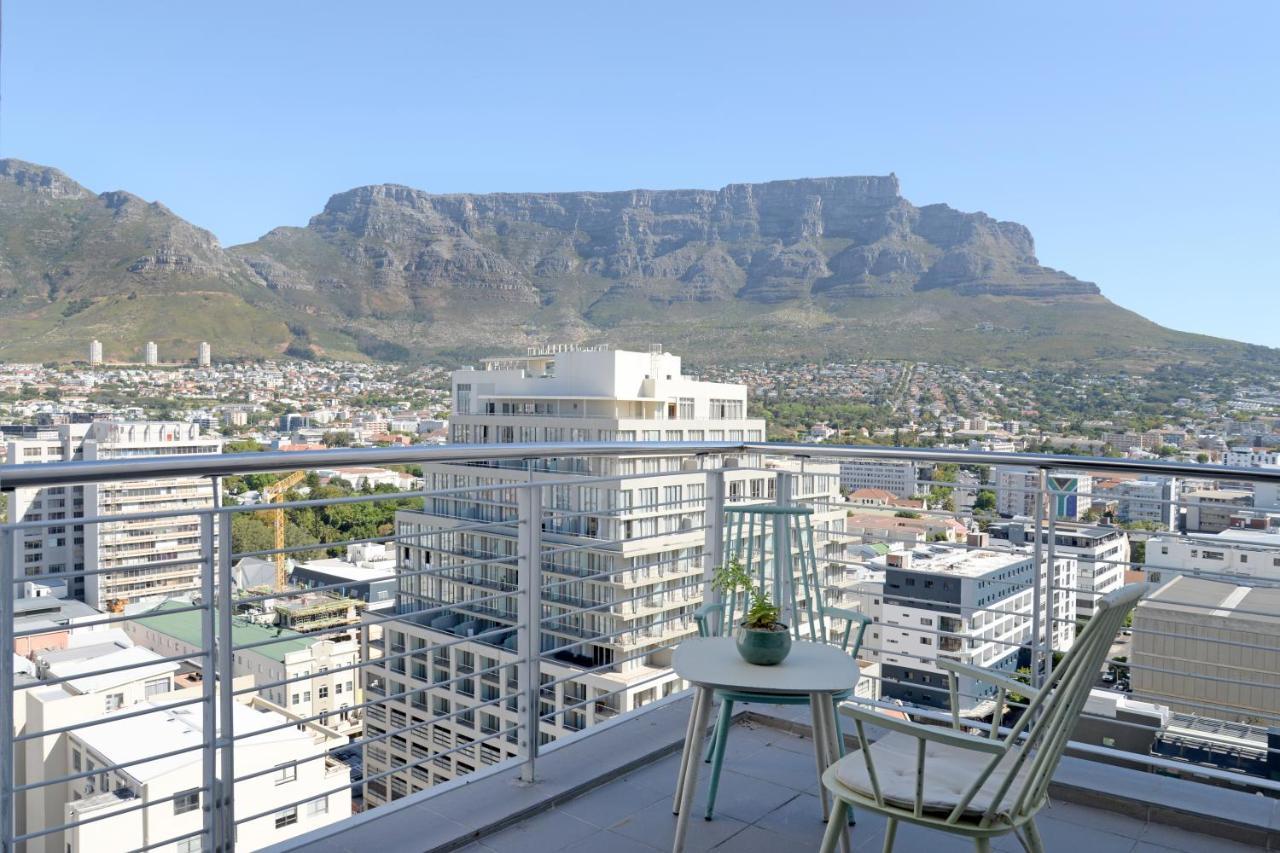 Naomi - Designer Penthouse In The Heart Of Cape Town