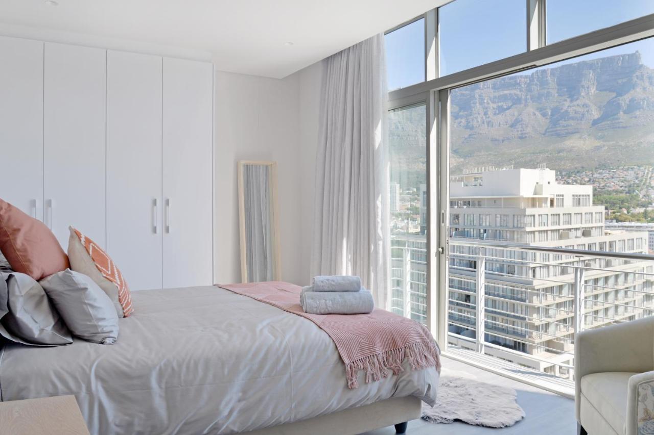 Naomi - Designer Penthouse In The Heart Of Cape Town
