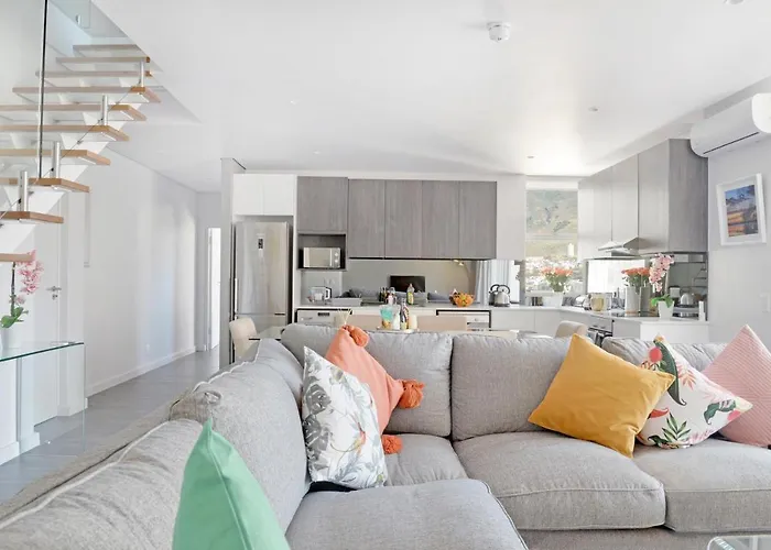 Naomi - Designer Penthouse In The Heart Of Cape Town